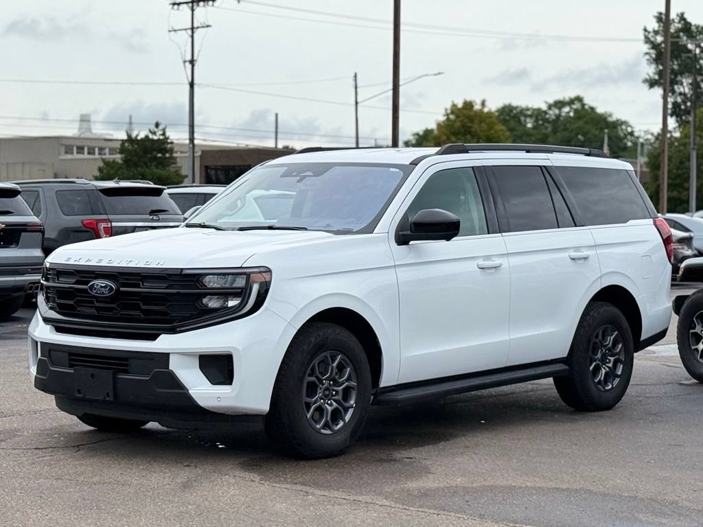 Used 2025 Ford Expedition Active AWD/4WD image 33
