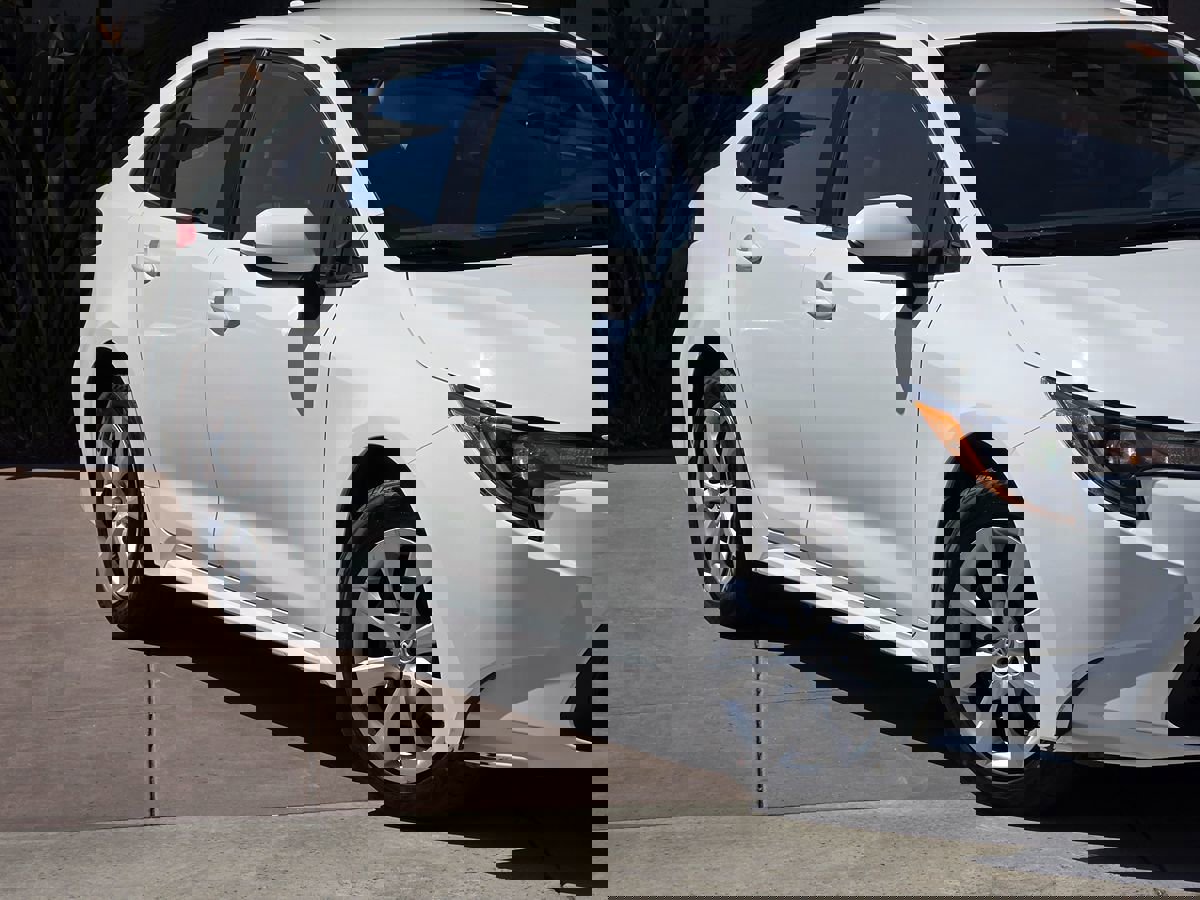 Used 2022 Toyota Corolla LE image 4