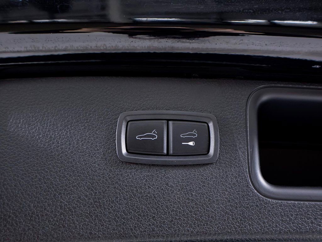 Certified 2023 Porsche Macan S image 34