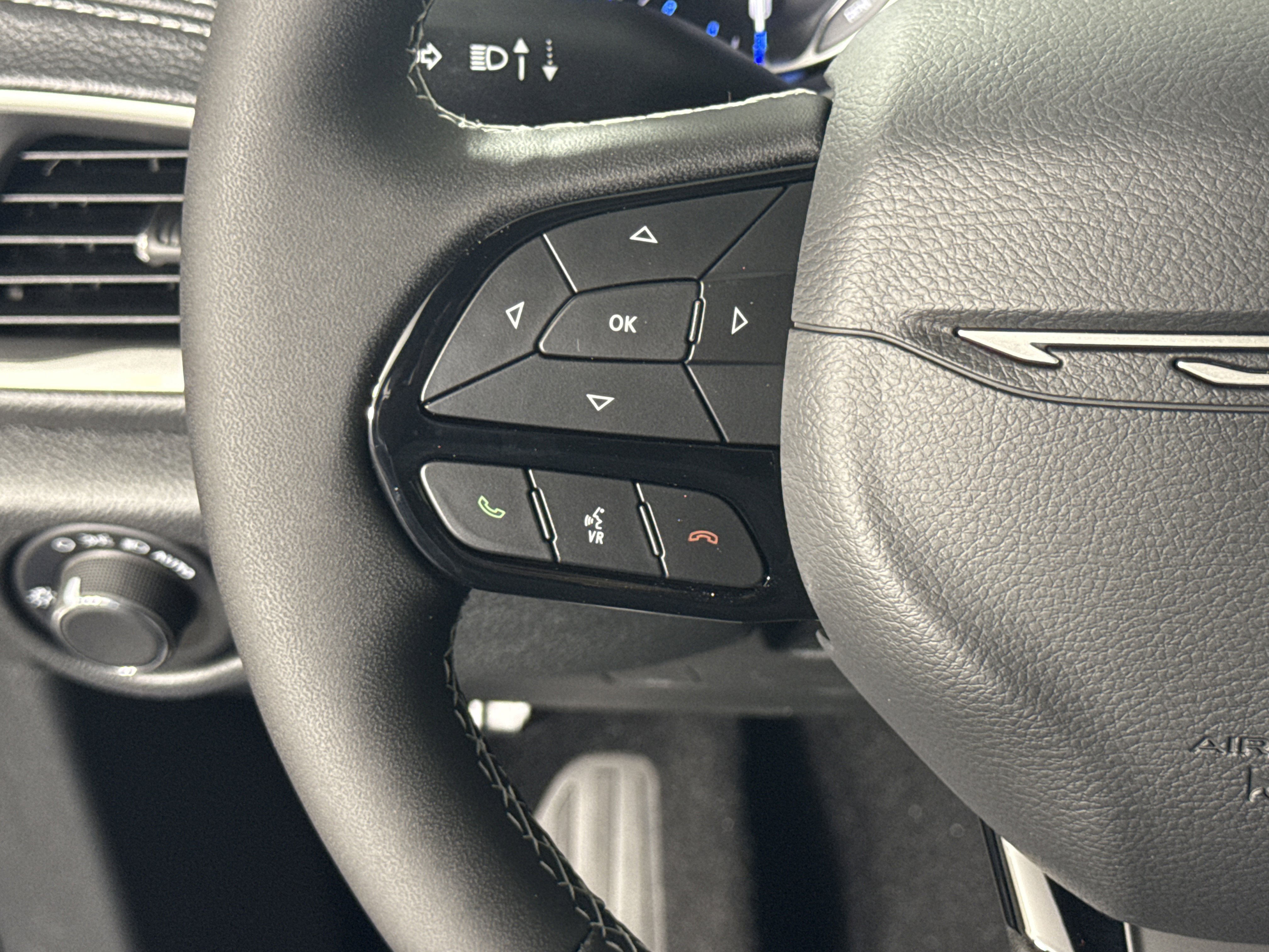 New 2027 Chrysler Pacifica Select FWD image 17