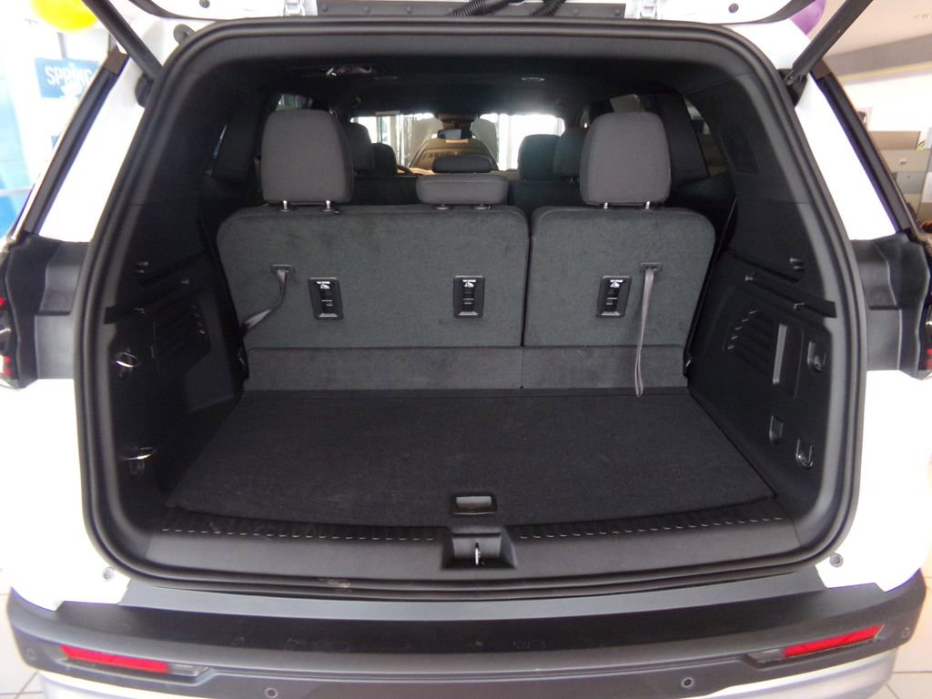 New 2025 GMC Acadia Elevation image 25