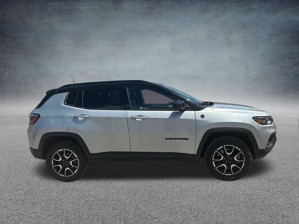 Used 2025 Jeep Compass Trailhawk AWD/4WD image 34