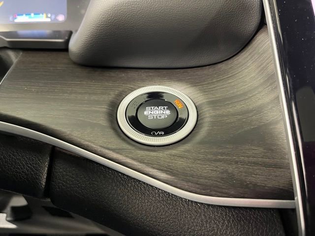 Used 2025 Jeep Grand Cherokee Limited AWD/4WD image 25