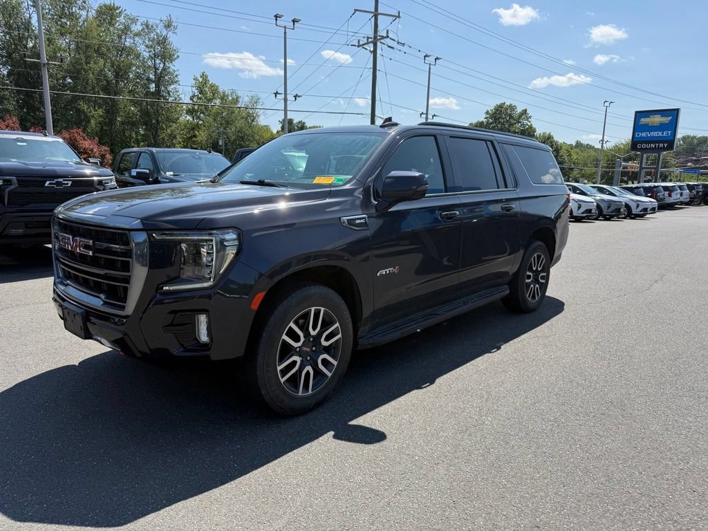 Used 2023 GMC Yukon XL AT4 w/ Technology Package AWD/4WD image 4