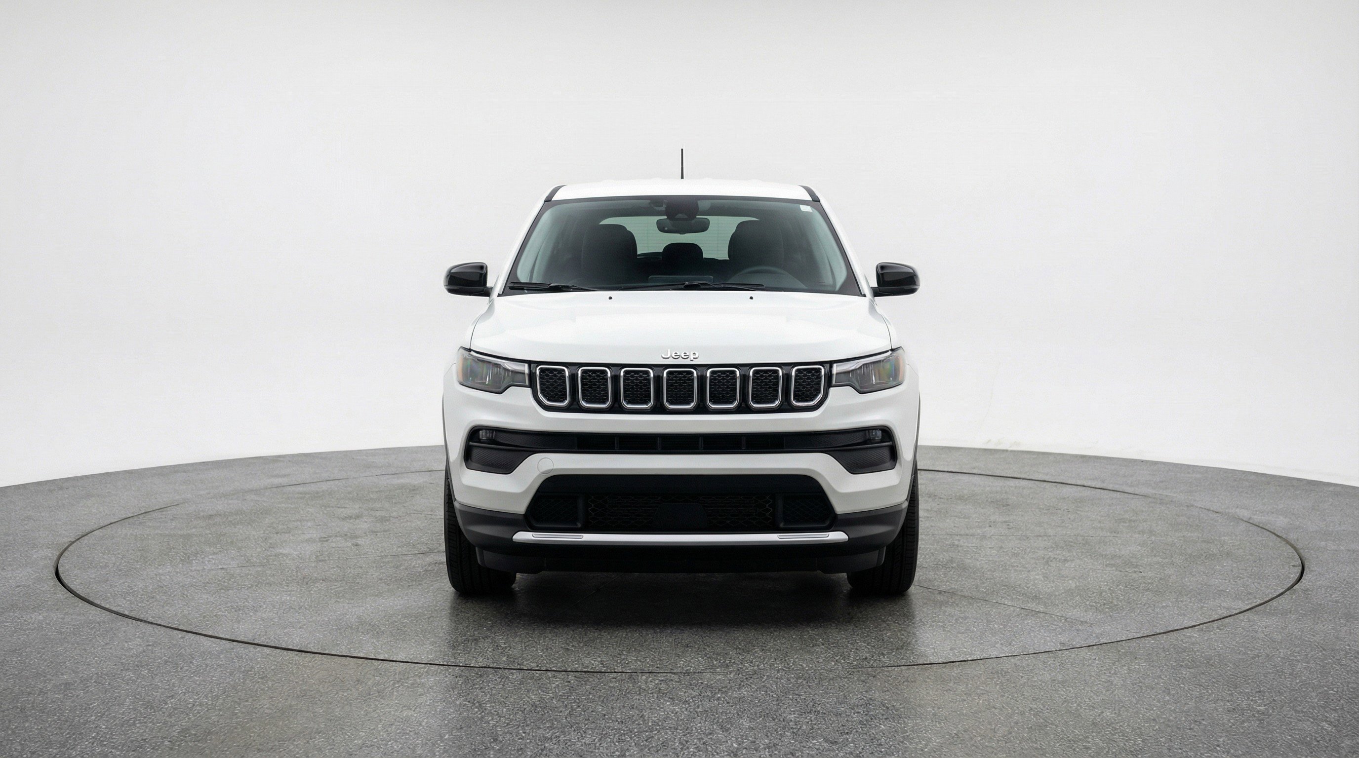 Used 2025 Jeep Compass Latitude image 2