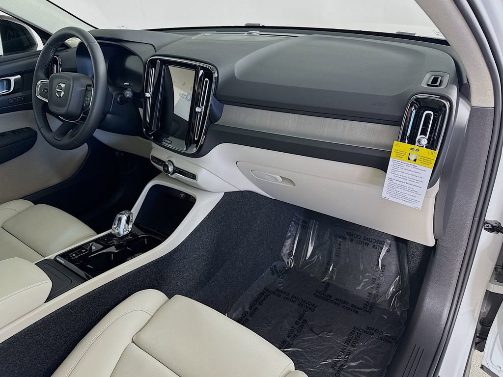 New 2026 Volvo XC40 B5 Plus w/ Protection Package Premier image 30