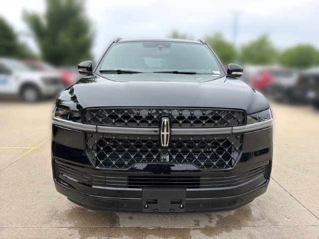 New 2026 Lincoln Navigator Reserve w/ Jet Appearance Package AWD/4WD image 12