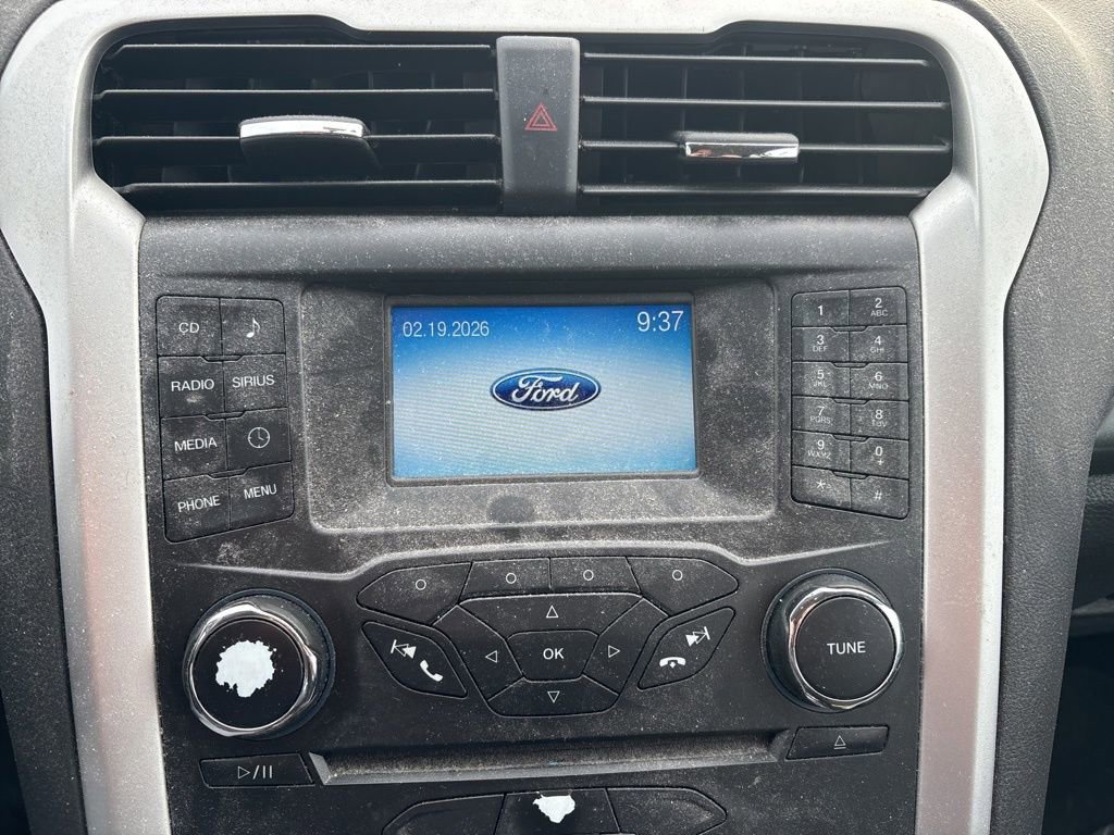 Used 2015 Ford Fusion SE image 16