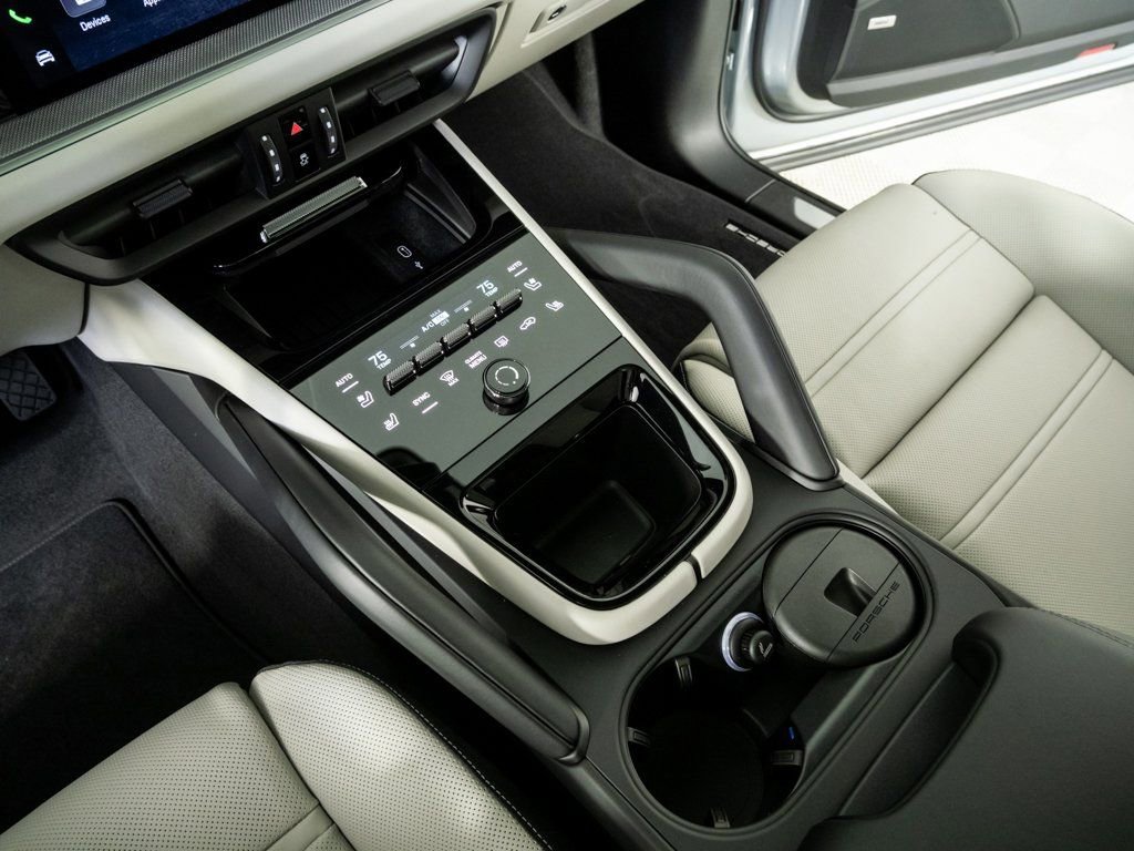 New 2026 Porsche Cayenne Coupe image 18