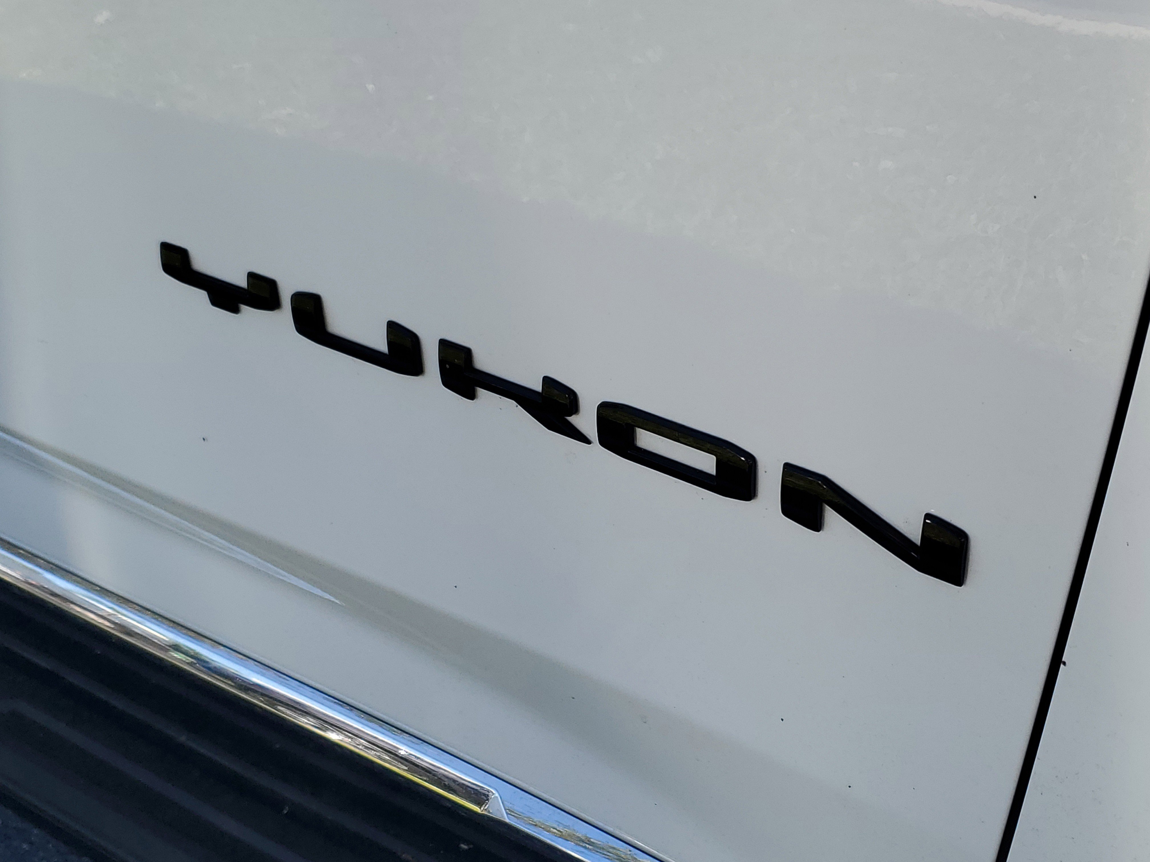 Used 2023 GMC Yukon SLT w/ SLT Premium Package image 3