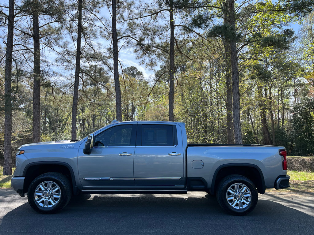 Used 2024 Chevrolet Silverado 2500 High Country w/ High Country Premium Package AWD/4WD image 5