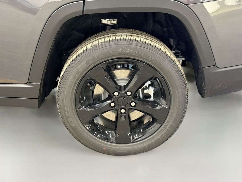 New 2025 Jeep Grand Cherokee L Laredo image 48