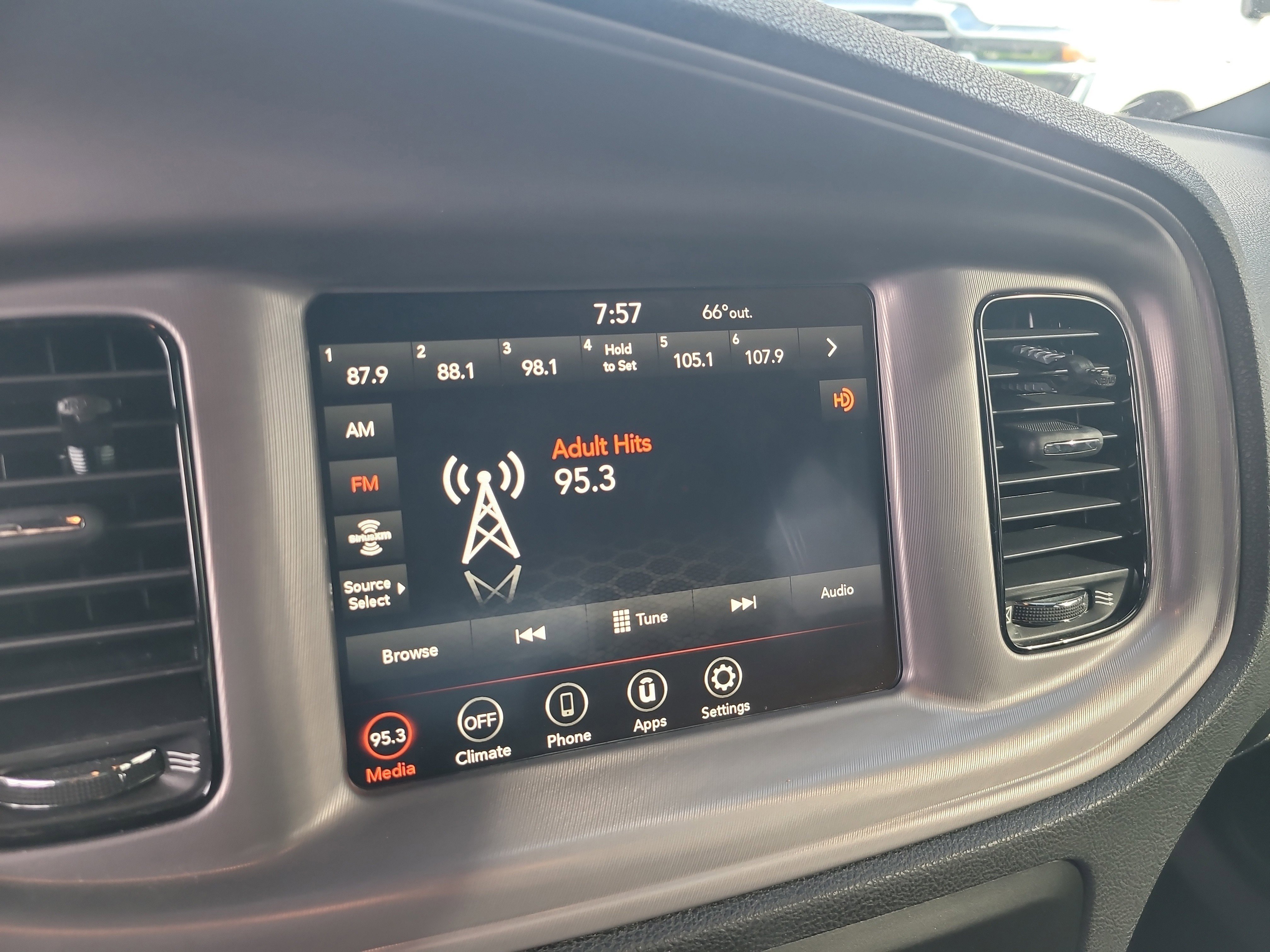 Used 2023 Dodge Charger R/T w/ Harman/Kardon Audio Group image 20