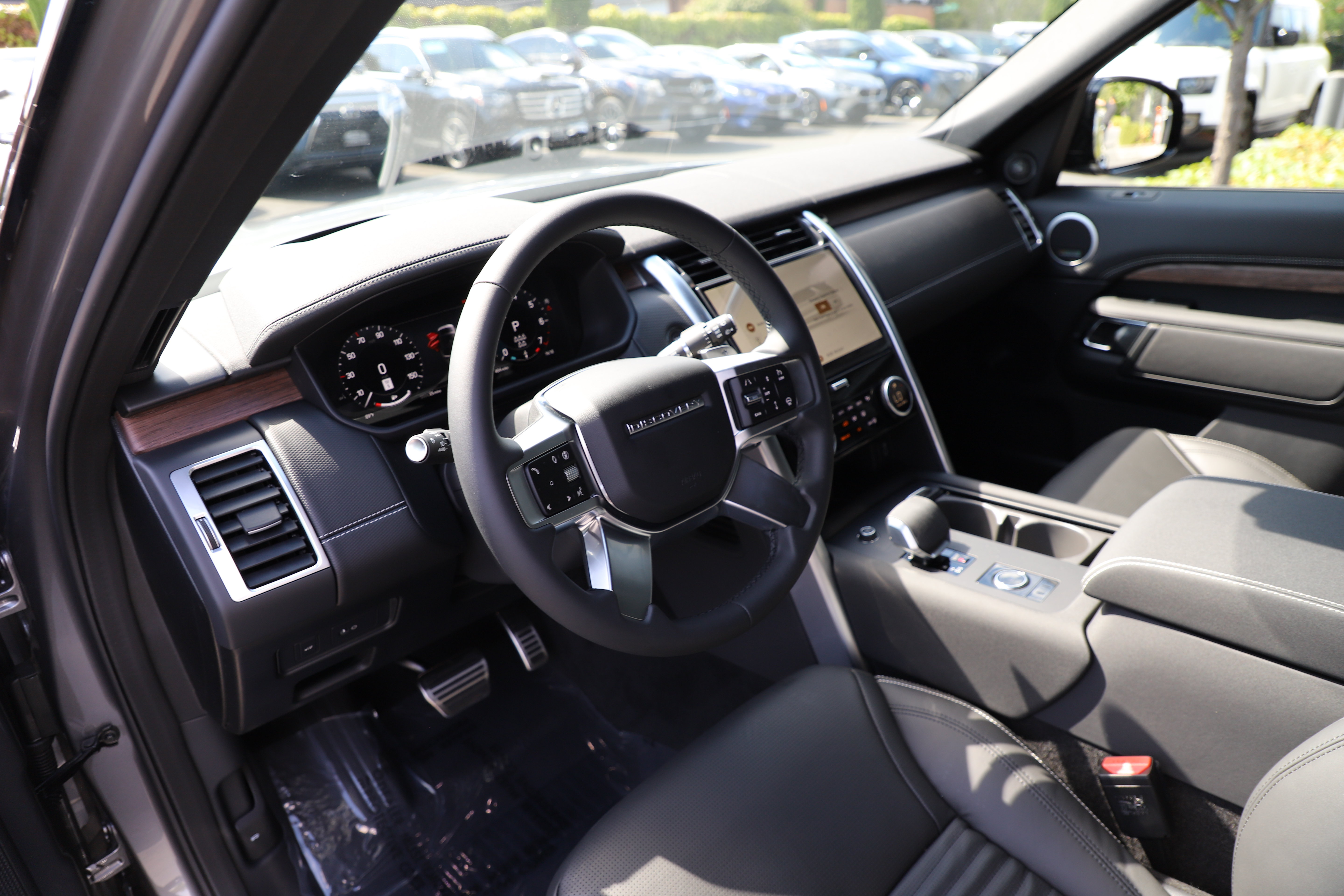 New 2026 Land Rover Discovery Dynamic SE AWD/4WD image 18