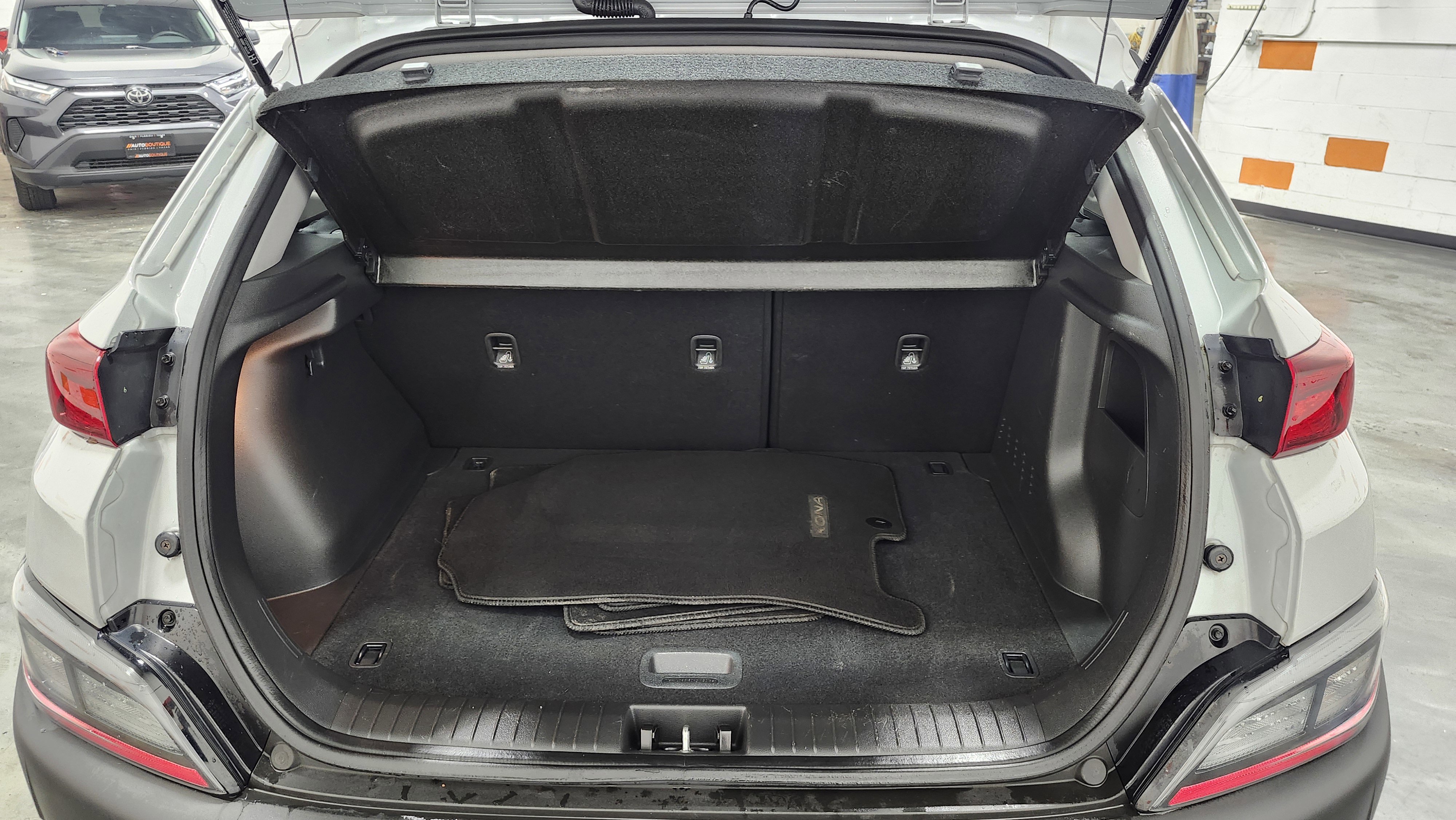 Used 2023 Hyundai Kona SE image 21