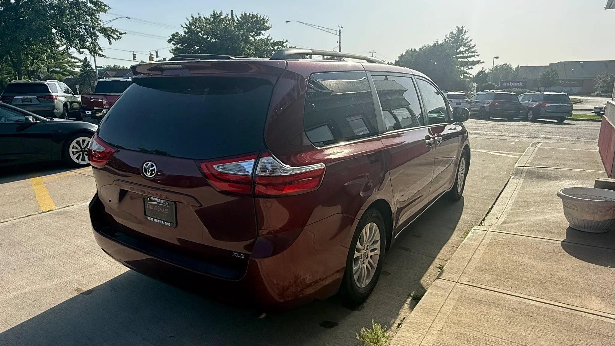 Used 2015 Toyota Sienna XLE FWD image 3