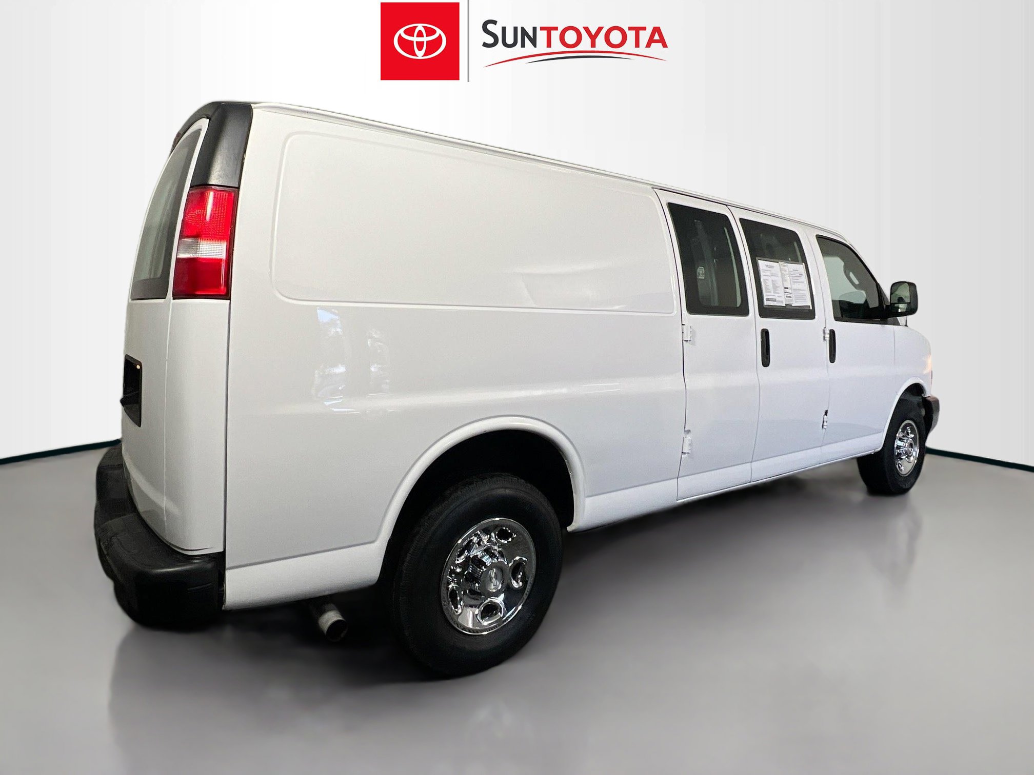 Used 2021 Chevrolet Express 2500 Extended w/ Communications Package image 4