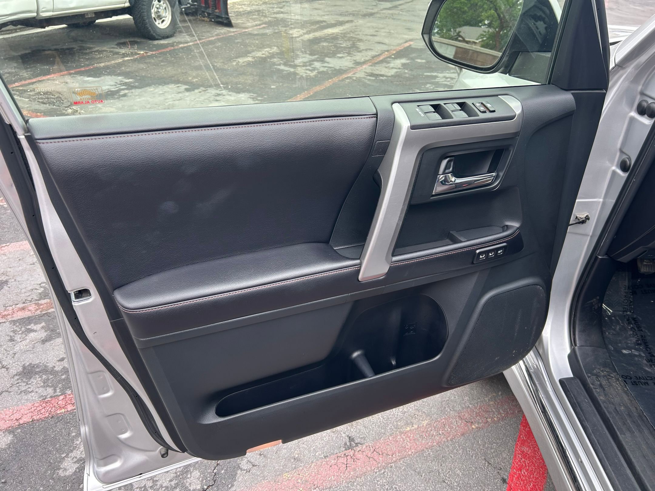 Used 2016 Toyota 4Runner Limited AWD/4WD image 10