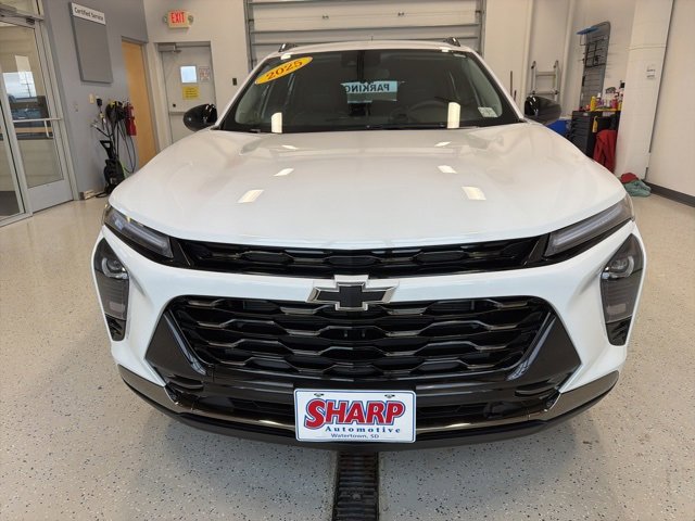 Used 2025 Chevrolet Trax ACTIV w/ Driver Confidence Package image 3