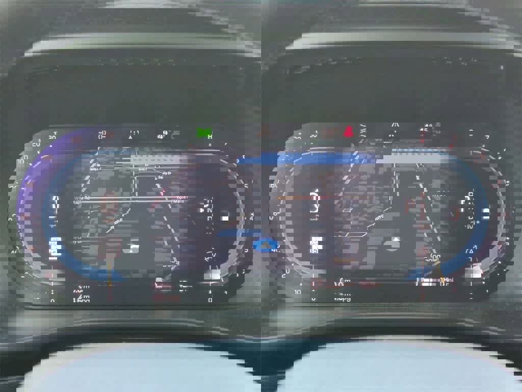 Used 2023 Volvo XC40 B5 Ultimate w/ Protection Package Premier image 32