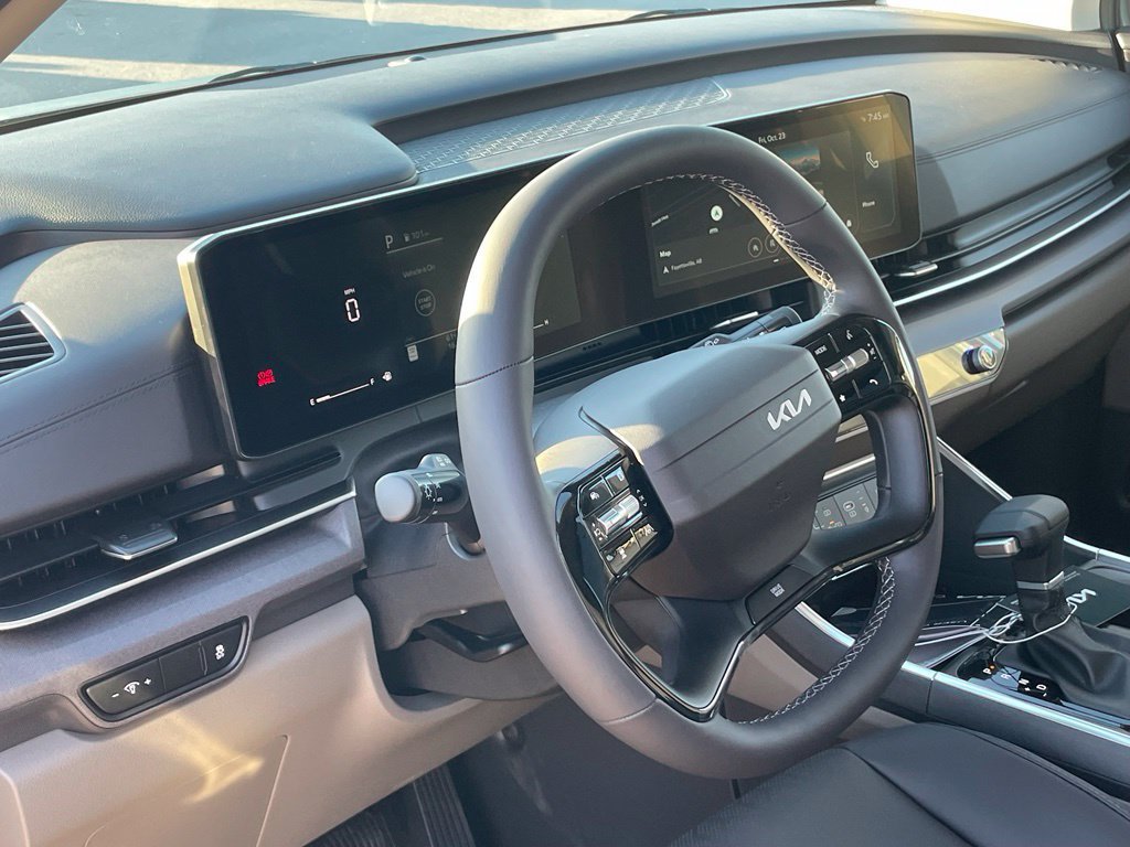New 2027 Kia Carnival EX FWD image 9