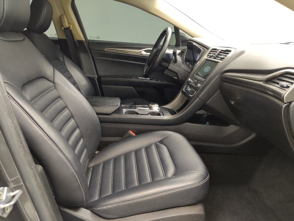 Used 2020 Ford Fusion SEL FWD image 21