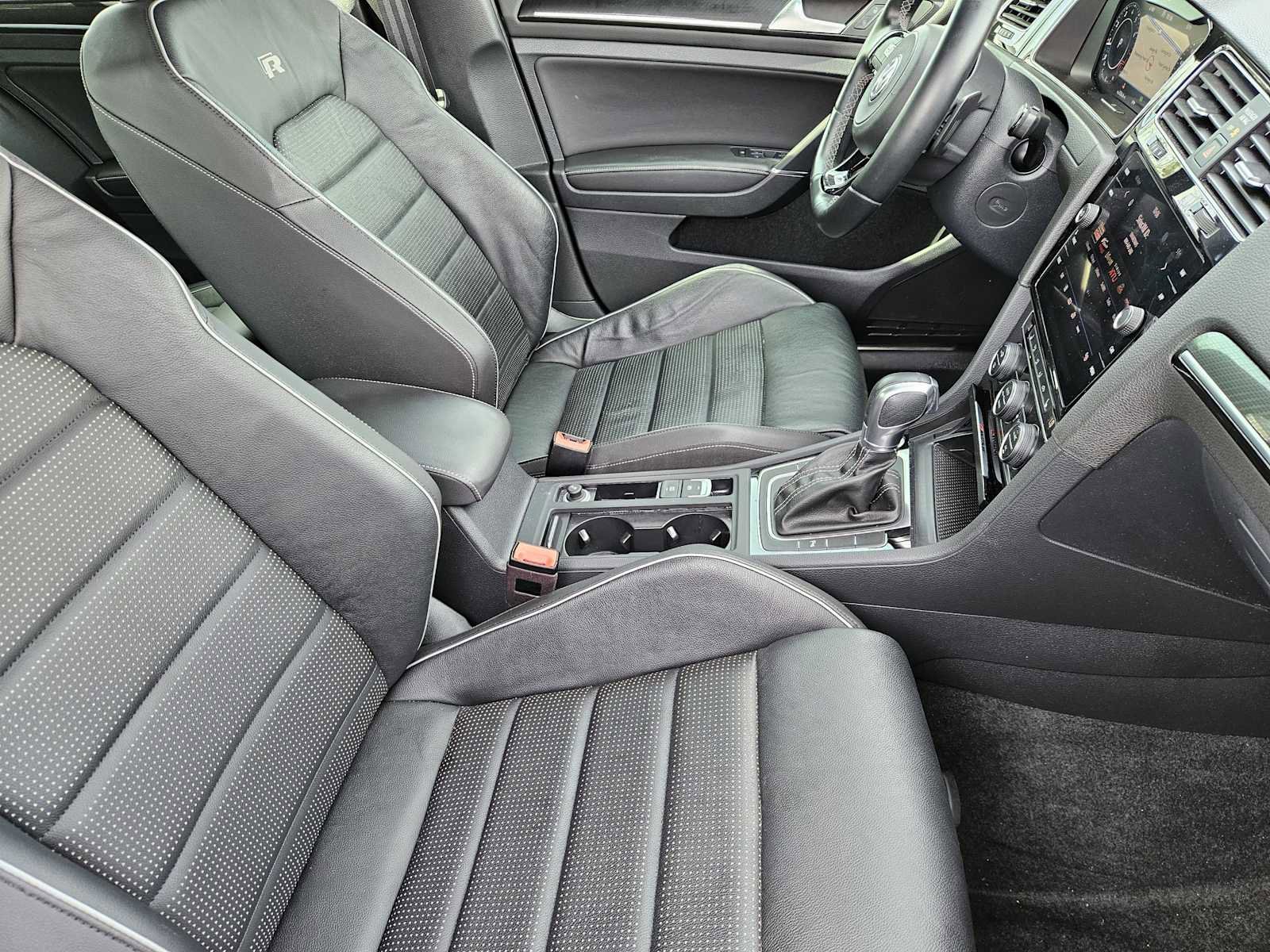 Used 2019 Volkswagen Golf R 4-Door image 14