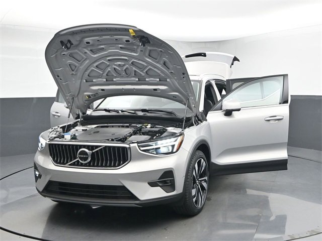 Used 2024 Volvo XC40 B5 Plus w/ Climate Package image 53