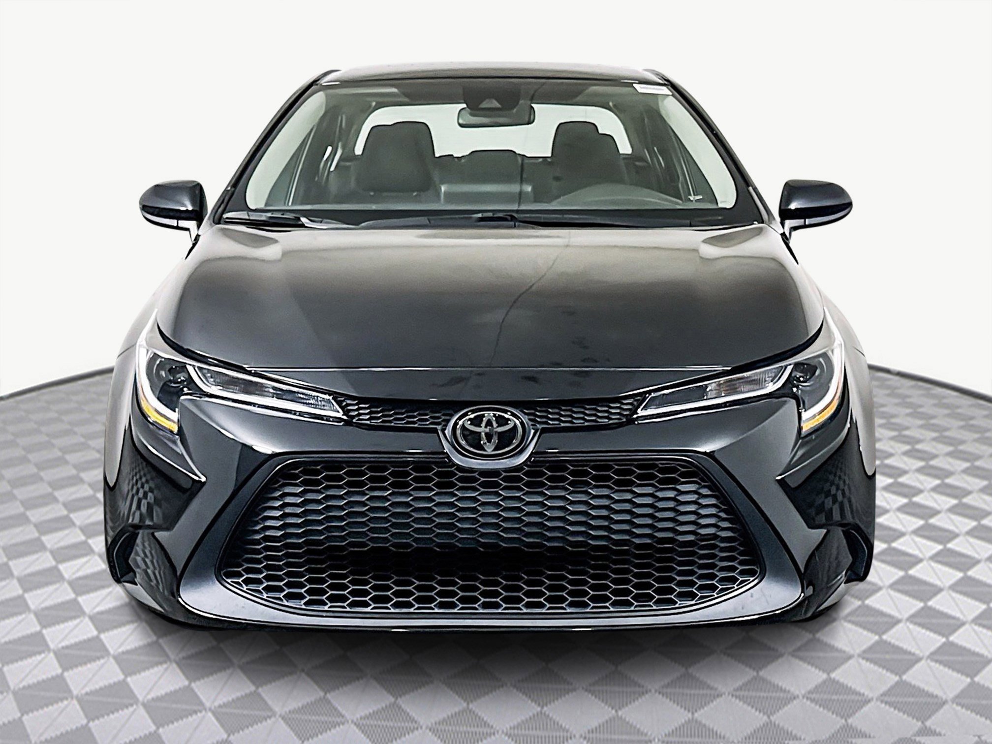 Used 2022 Toyota Corolla LE image 2