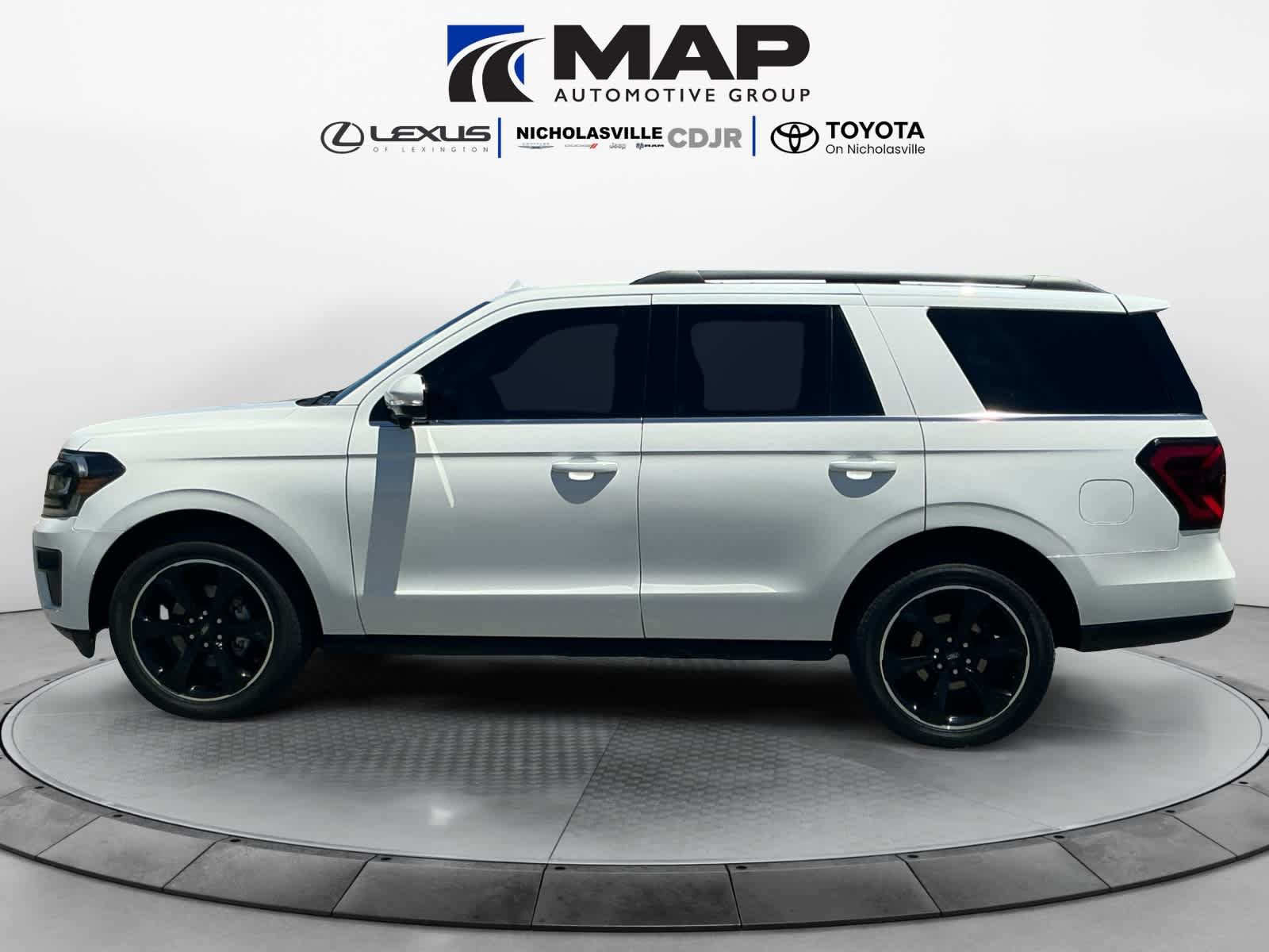 Used 2023 Ford Expedition Limited AWD/4WD image 2