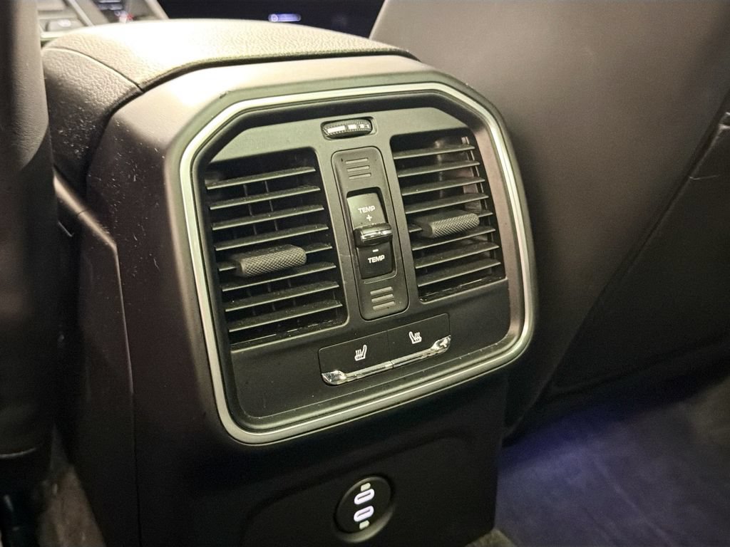 Certified 2022 Porsche Macan S AWD/4WD image 27