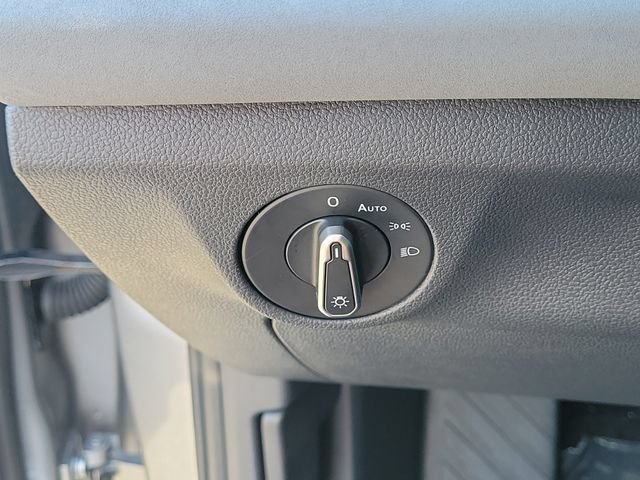 Used 2026 Volkswagen Jetta SE FWD image 27