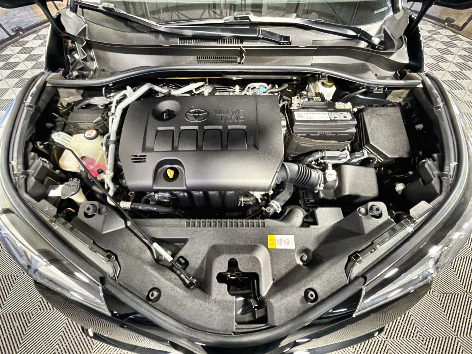 Used 2019 Toyota C-HR XLE image 30