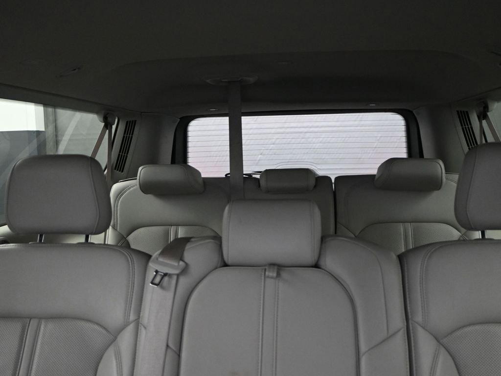 Used 2024 Jeep Wagoneer L Series II w/ Flexible Seating Group image 18