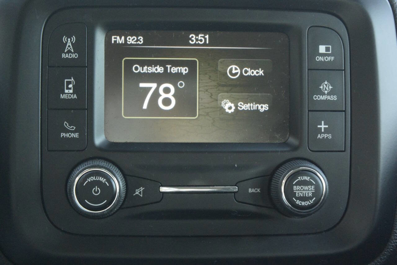 Used 2017 Jeep Renegade Latitude w/ Popular Equipment Group image 22