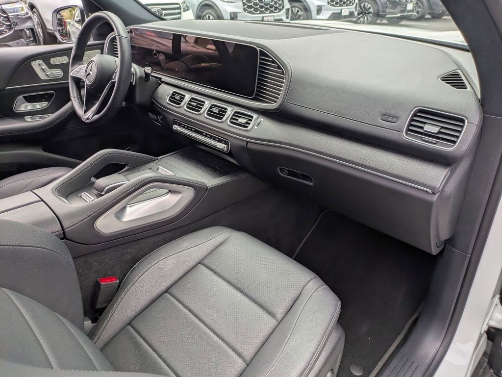Used 2025 Mercedes-Benz GLS 450 4MATIC image 33