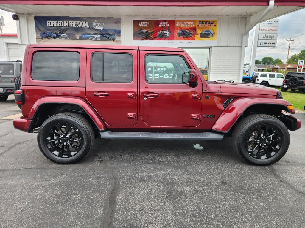 Used 2021 Jeep Wrangler Unlimited Sahara AWD/4WD image 2