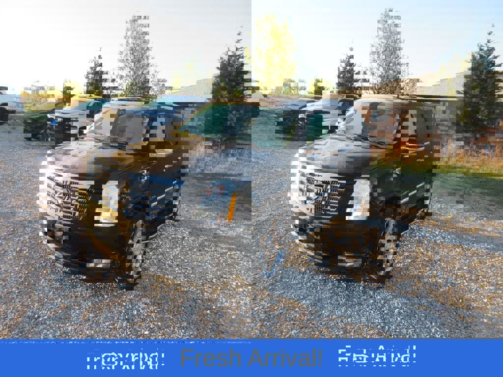 Used 2010 Cadillac Escalade Luxury image 1