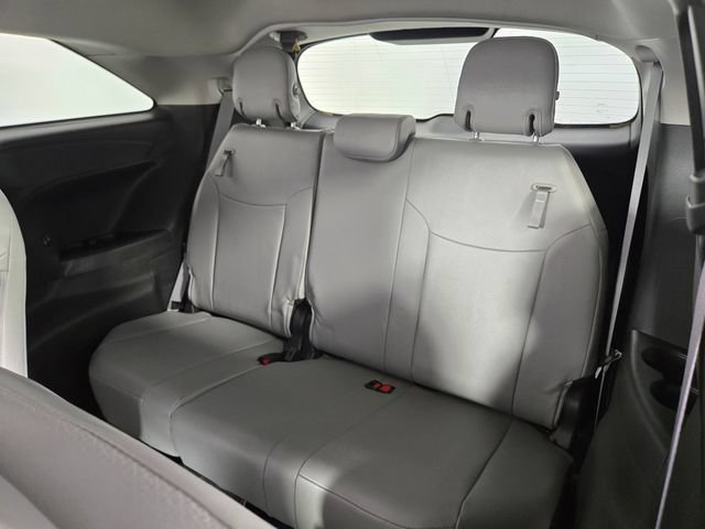Used 2025 Toyota Sienna XLE FWD image 18