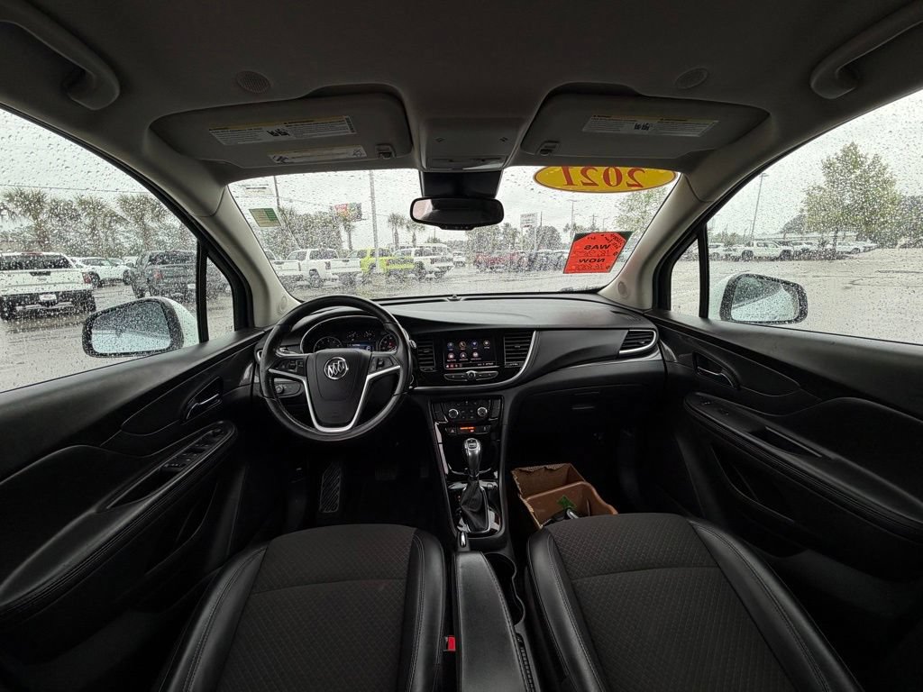 Used 2021 Buick Encore Preferred AWD/4WD image 24