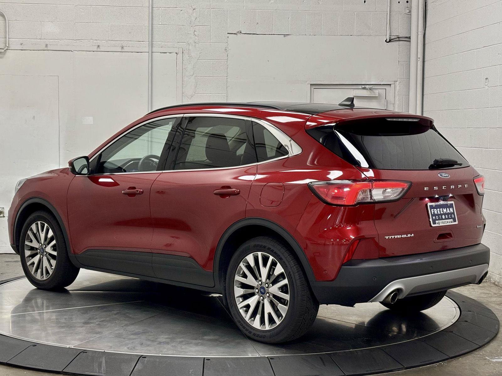 Used 2020 Ford Escape Titanium w/ Titanium Premium Package 2.0 AWD/4WD image 7