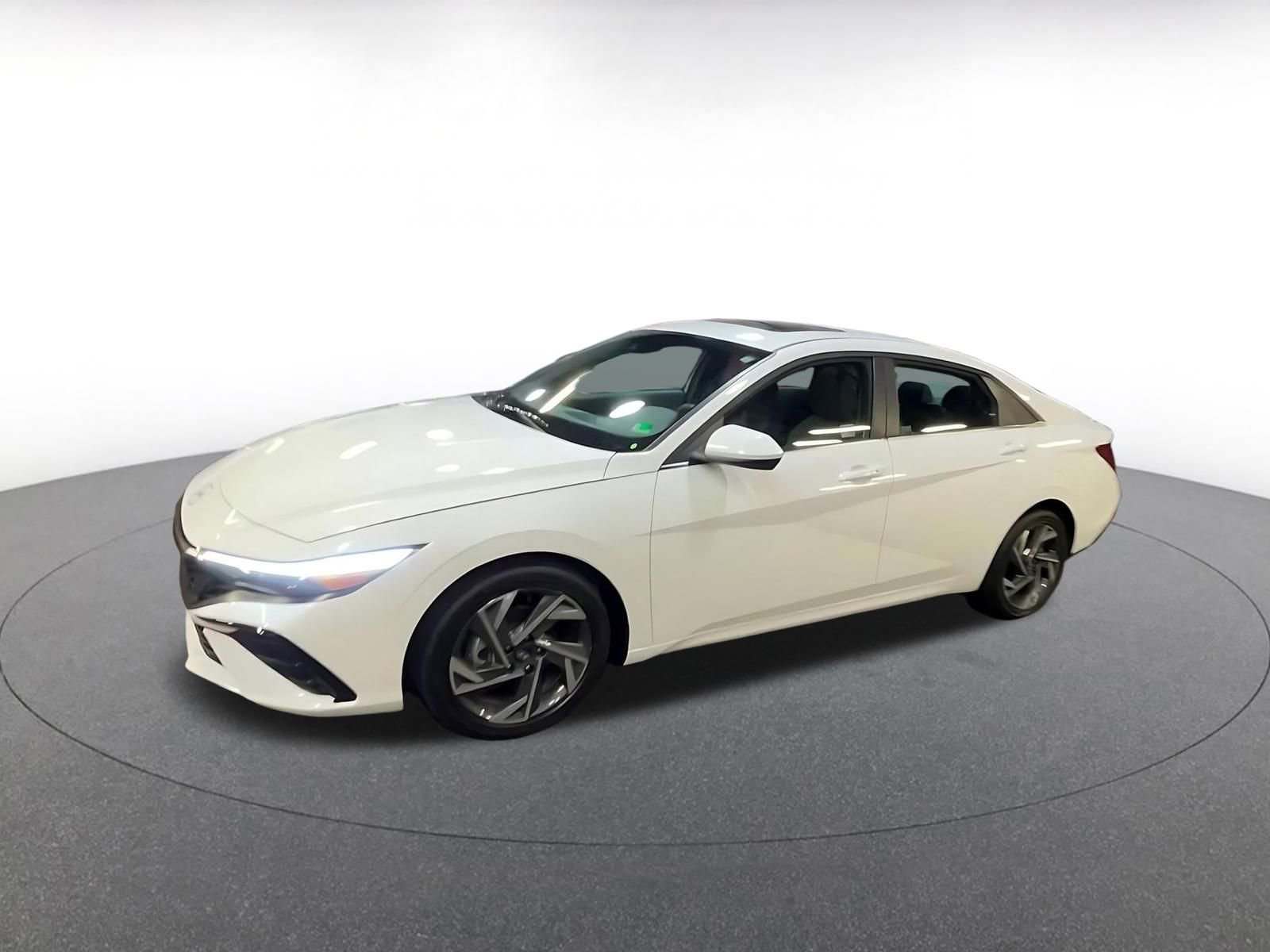 Used 2025 Hyundai Elantra SEL image 8