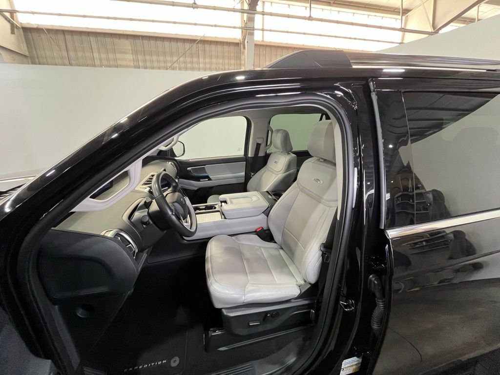 Certified 2025 Ford Expedition Platinum AWD/4WD image 18