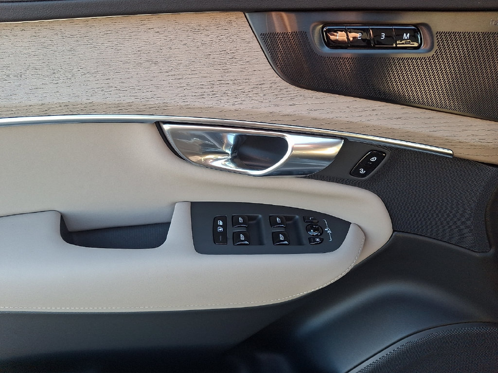 New 2027 Volvo XC90 B6 Plus AWD/4WD image 10