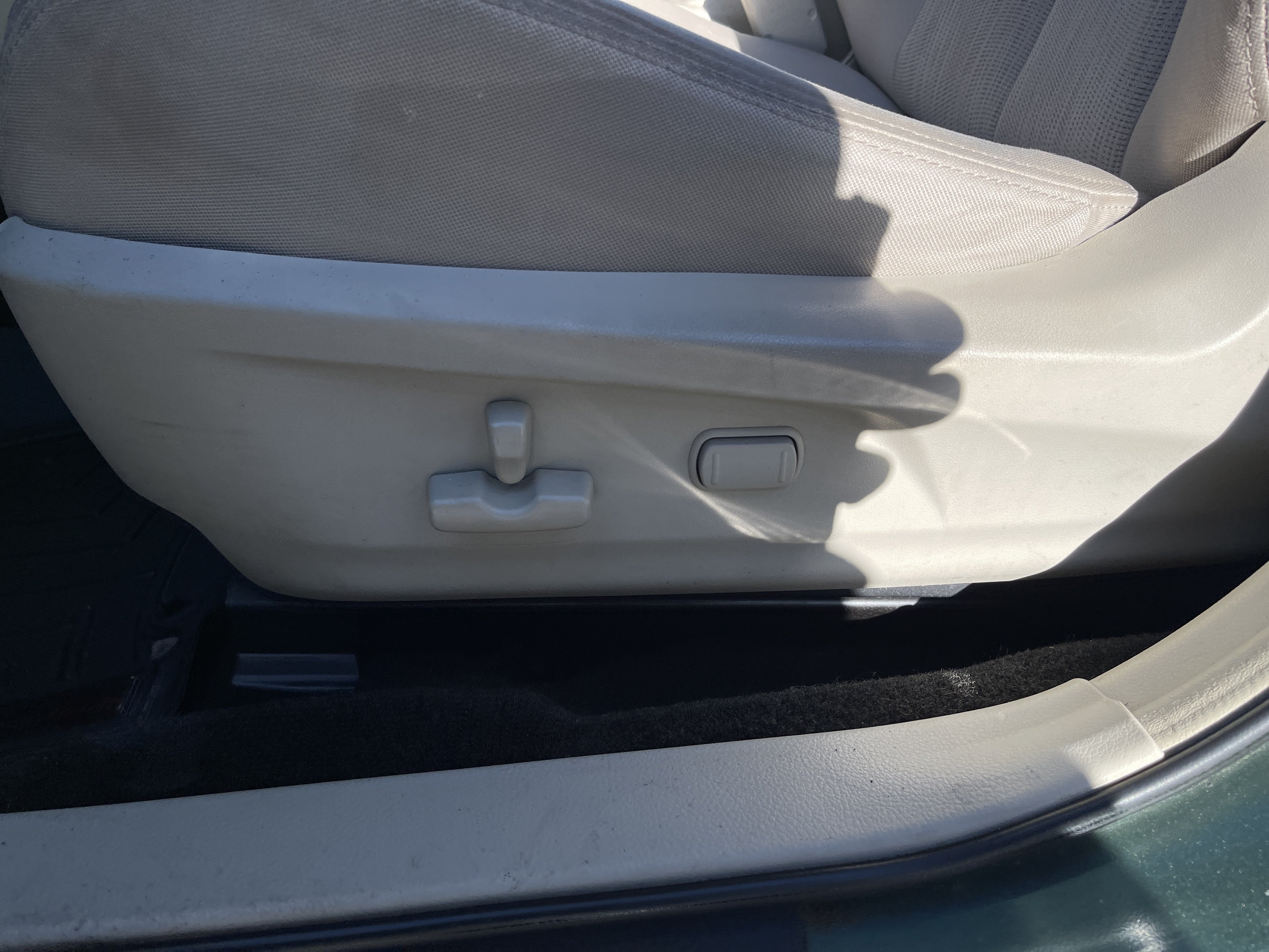 Used 2014 Subaru Outback 2.5i Premium w/ Accessory Value Package (OYW) AWD/4WD image 14