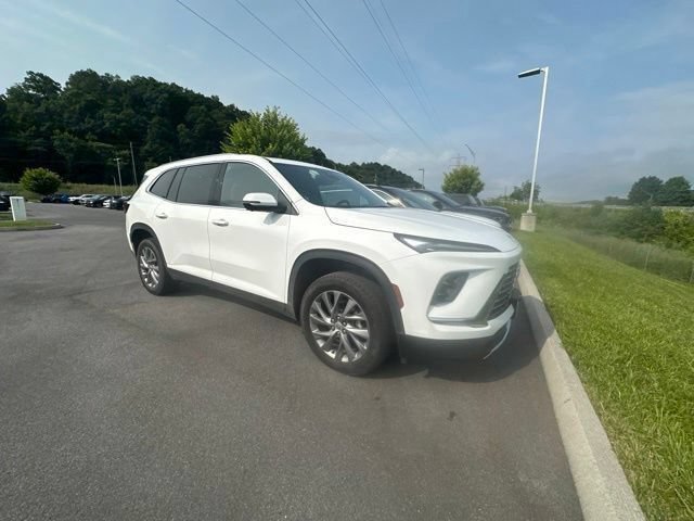 Used 2025 Buick Enclave Preferred AWD/4WD image 7