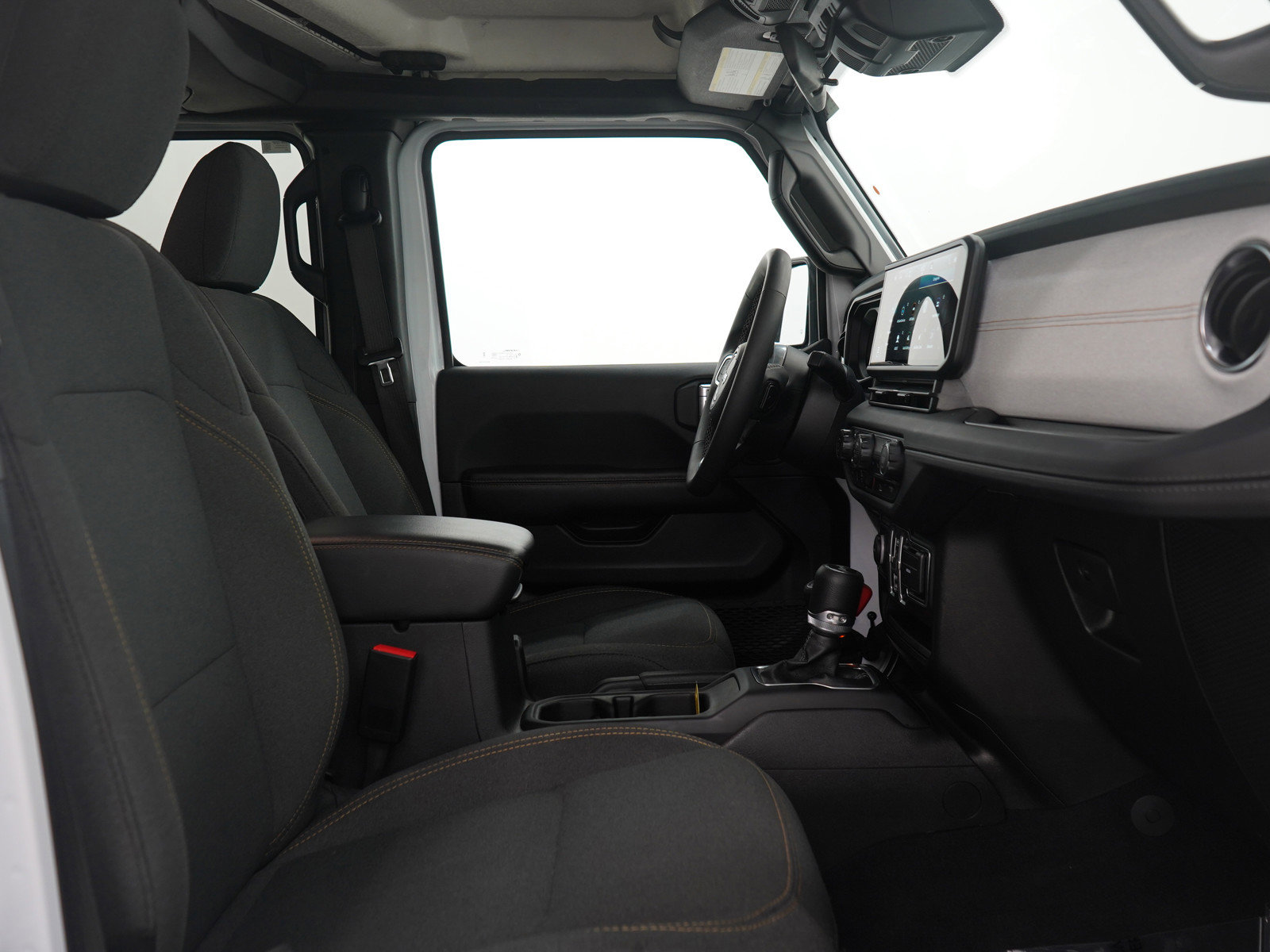 Used 2025 Jeep Wrangler Sahara image 12