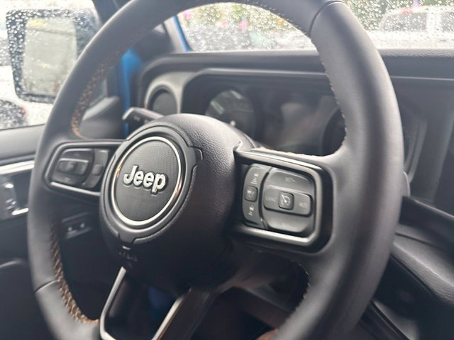 Used 2024 Jeep Wrangler Unlimited AWD/4WD image 21