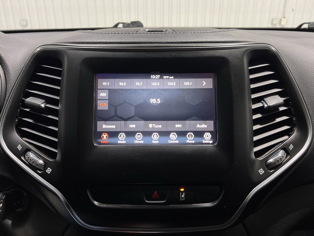 Used 2021 Jeep Cherokee Latitude w/ Mopar Interior Package image 11