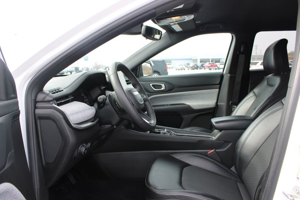 Used 2024 Jeep Compass Latitude AWD/4WD image 19